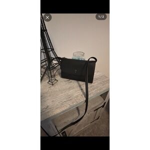 Vera Wang Black Leather Crossbody Shoulder Bag Flap Closure Zipper Pocket